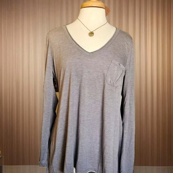 DKNY Gray V-Neck Long Sleeve Blouse | Size Large | Minimalist Classic Style NWOT - Picture 2 of 8